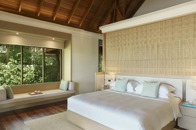 Deluxe Beach Bungalow with Pool