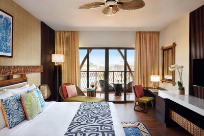 Deluxe Guest Room, Pool View, King