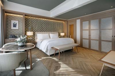 Suite Family Room