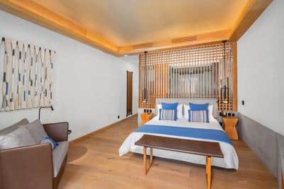 Deluxe Guest Room, 1 King, Parish Church View