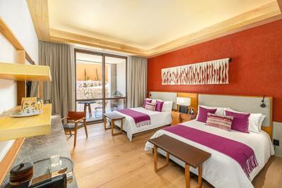Deluxe Guest Room, 2 Queen, Olivos View