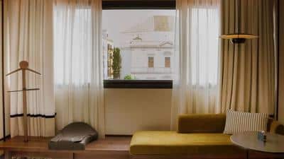 King Bed City View