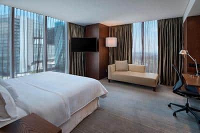 Club Deluxe Room, 1 King, Corner