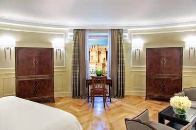 Oval Junior Suite