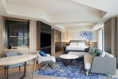 Corner Suite, 1 King, Harbor View