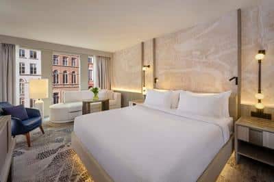 Deluxe King Large Room, 1 King