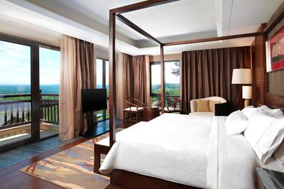 Executive Level One Bedroom Larger Suite