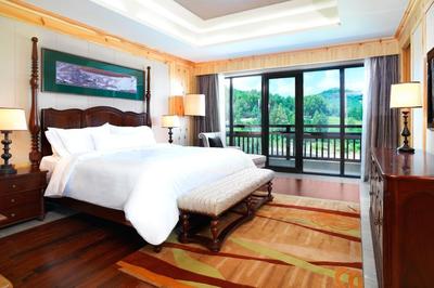 Executive Level One Bedroom Suite
