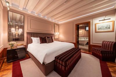 Canal Suite