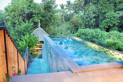 Signature Pool Suite with Meditation Pavilion