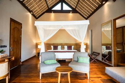Hillside Pool Suite