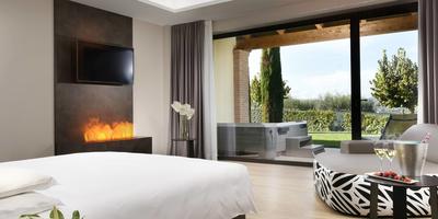 Romantic Suite with Patio