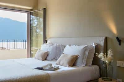 Deluxe Suite with Lake View