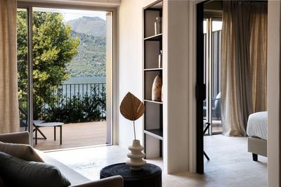 Deluxe Suite with Lake View