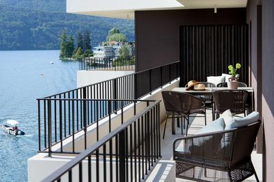 Lake View King Suite