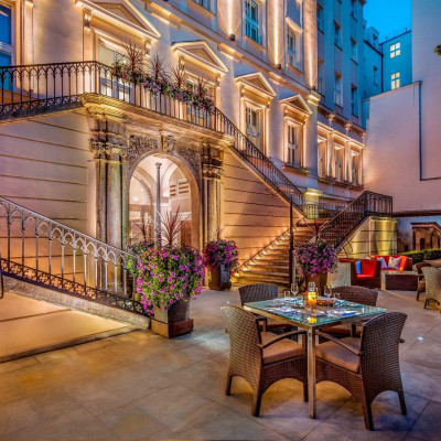 Garden & Terrace