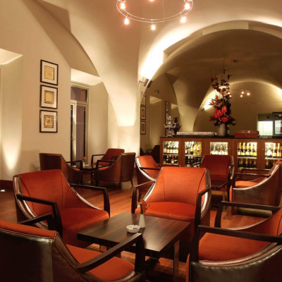 Two Steps Bar & Lounge