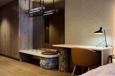 Connecting Room