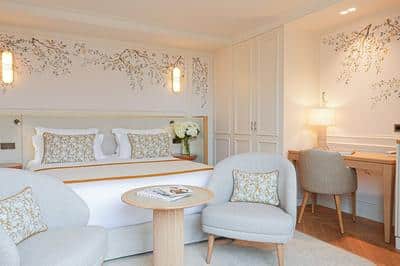 Deluxe Castle View Room