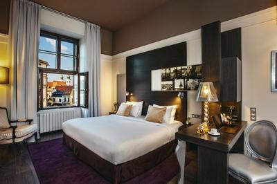 Deluxe King City View - Bedroom