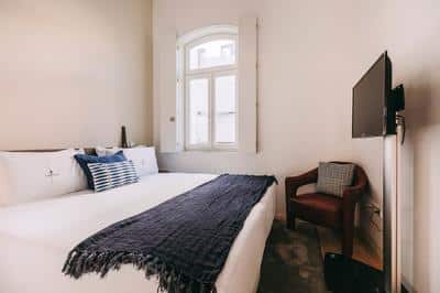 Two-Bedroom Apartment with Terrace and Jacuzzi