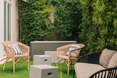 Two-Bedroom Apartment with Terrace and Jacuzzi