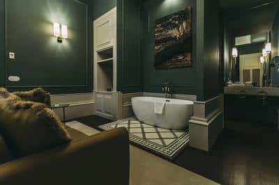 Double Deluxe Room with Bathtub