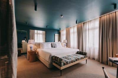Suite Deluxe with Bathtub