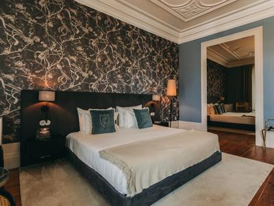Royal with Bathtub
