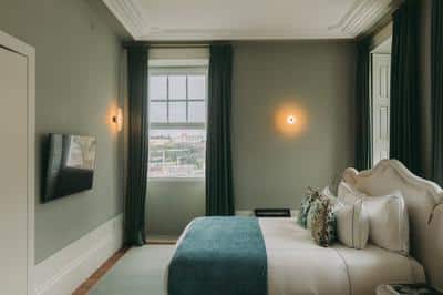 Suite Royal with Bathtub
