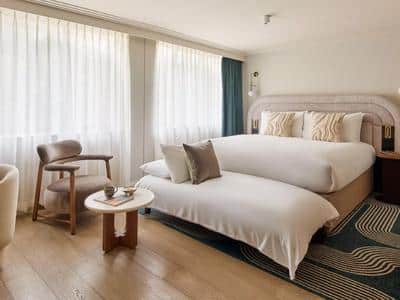 1 King Premium With Daybed