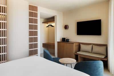 Deluxe Sabatic Room, 1 King, Partial Sea View