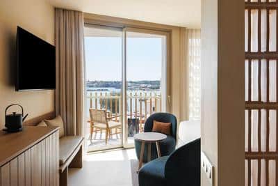 Deluxe Sabatic Room, 1 King, Partial Sea View