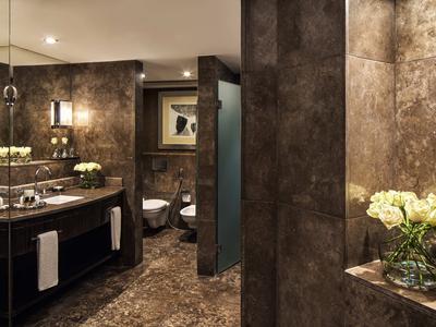 Fairmont Gold Signature King