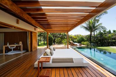 Pool Master Suite