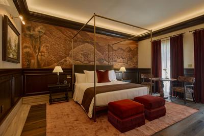 Luxury Suite King Bed