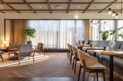 The Lounge Bar & Restaurant
