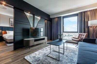 Suite - Panoramic Lake View