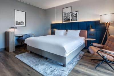 Suite - Panoramic Lake View