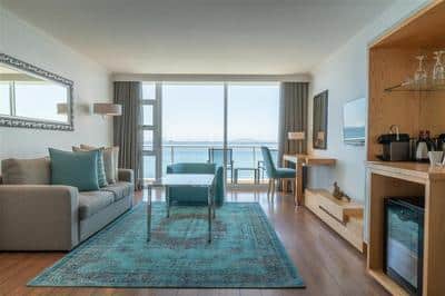 Premium room - lounge and balcony