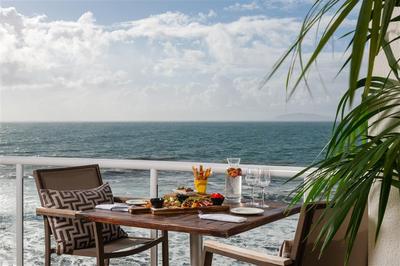 Balcony dining