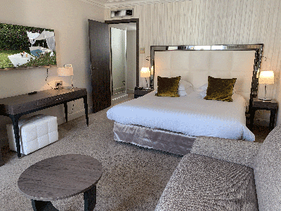Junior Suite Street Side