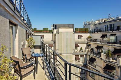 Art Deco Deluxe with Balcony