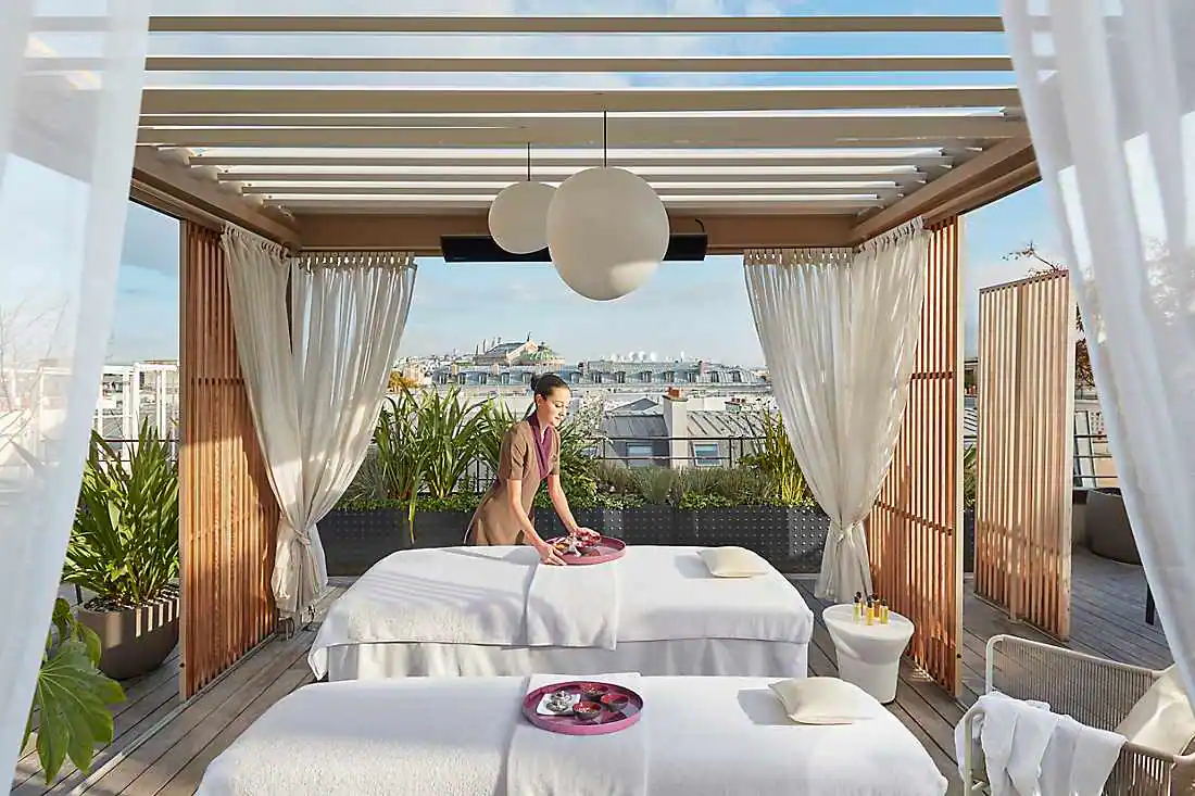 Mandarin Penthouse Floor - Terrace
