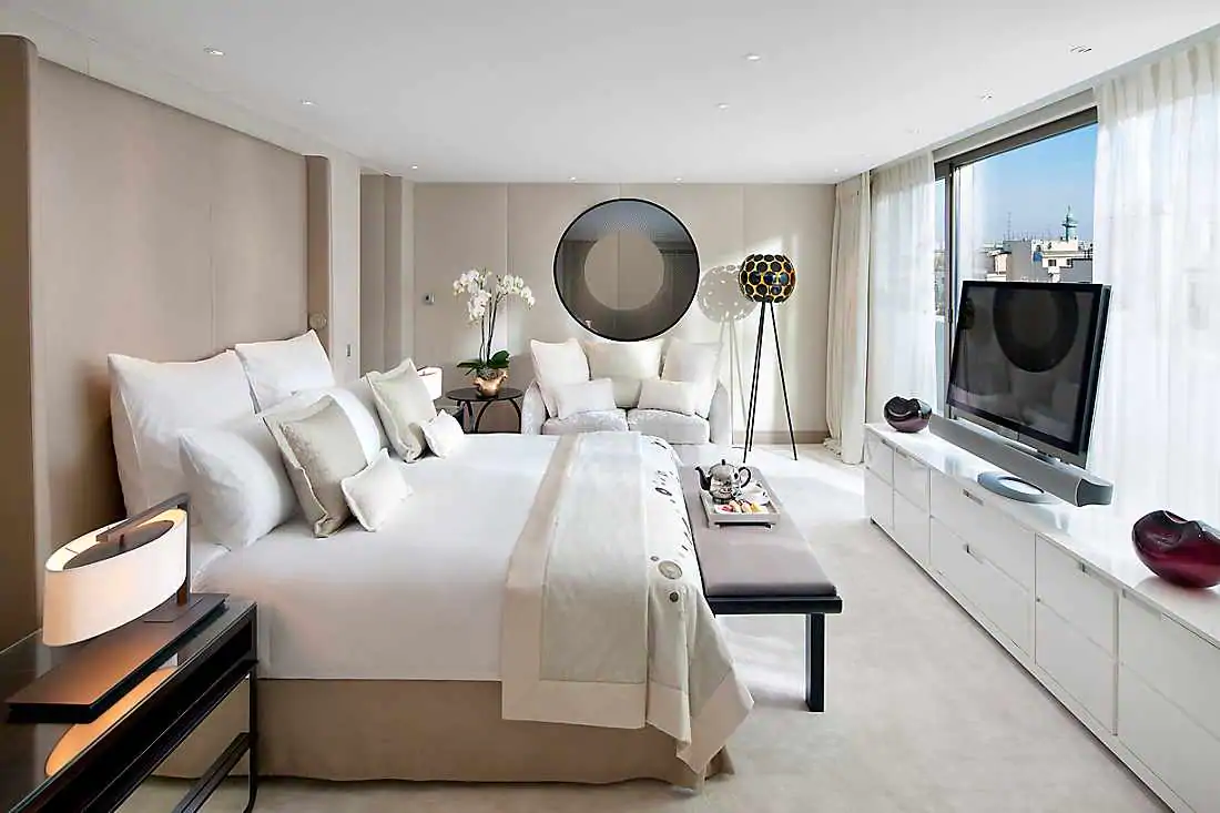 Mandarin Penthouse Floor