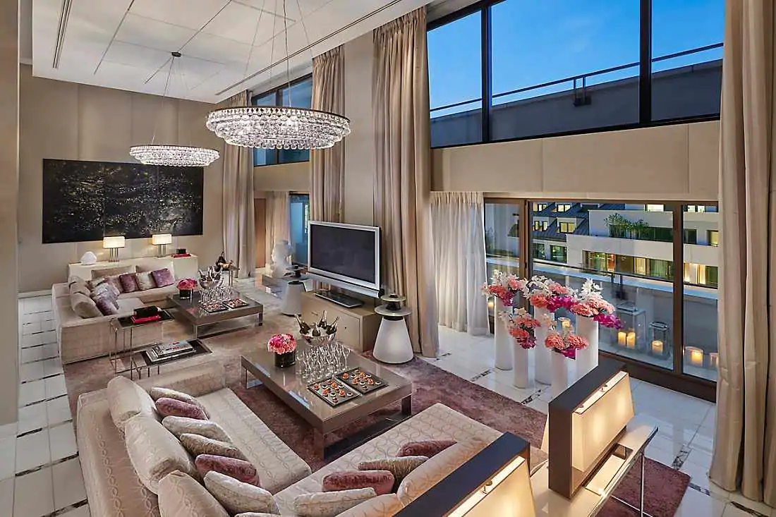 Mandarin Penthouse Floor