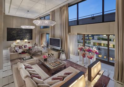 Mandarin Penthouse Suite - Living Area