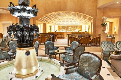 Lobby Lounge & Bar