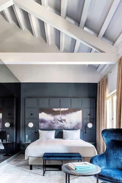 Suite with Balcony - Square View