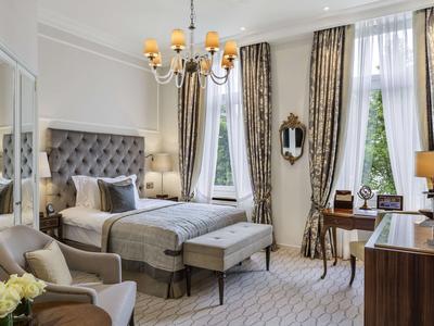 Fairmont Single Room